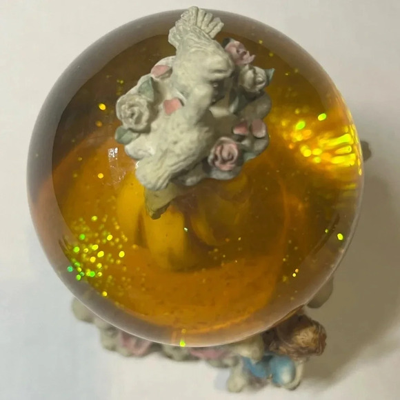 Sankyo vintage Musical snow globe featuring angels on the outside and inside. - Picture 8 of 16